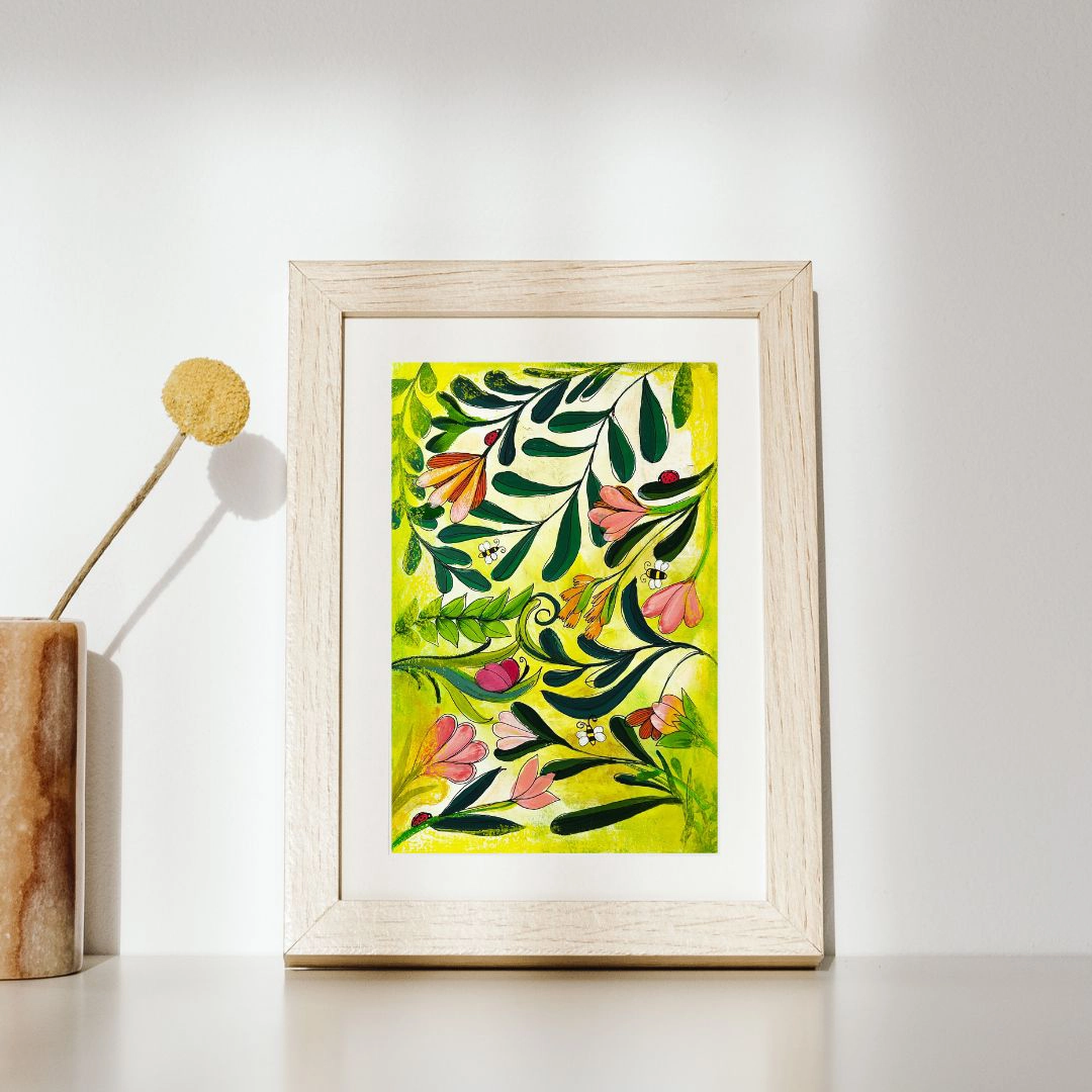 Bilde av en original på papir med blomster og bier i ramme