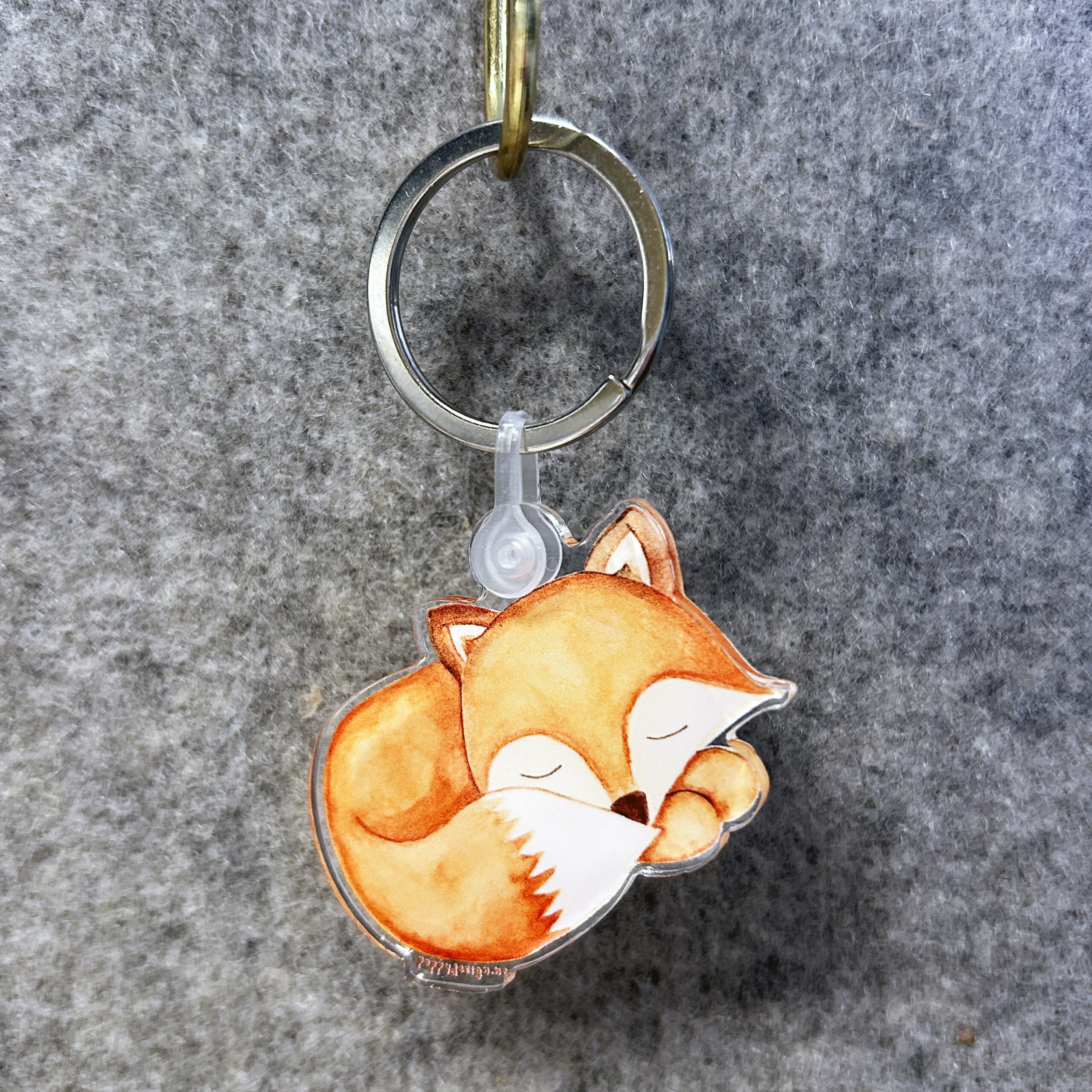 Nøkkelring med Rev med grå bakgrunn