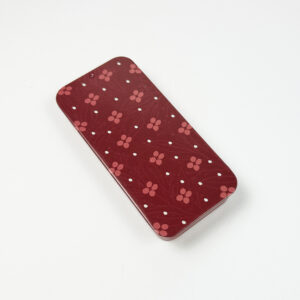 Elegant metallboks med småblomstrete mønster i rosa og burgunder