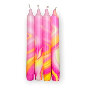 Marmorete lys i fargen rosa og gul